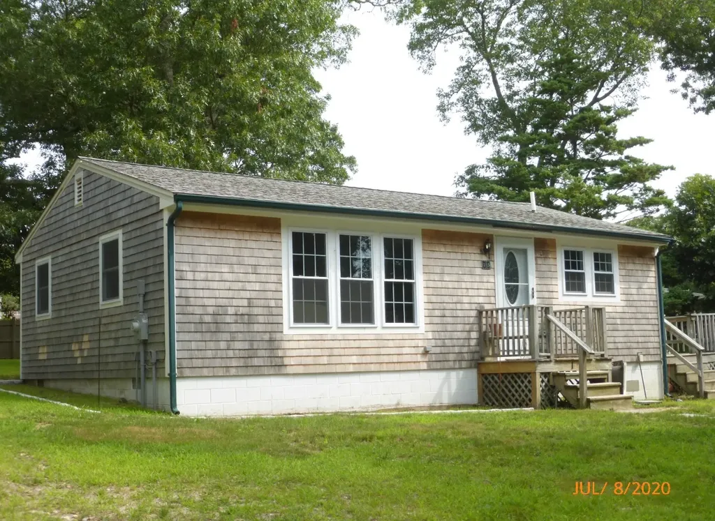 15 Linden Avenue Oak Bluffs MA 02536