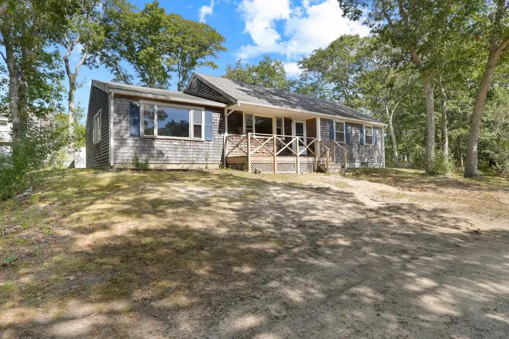 6 Sachem Way Oak Bluffs MA 02557