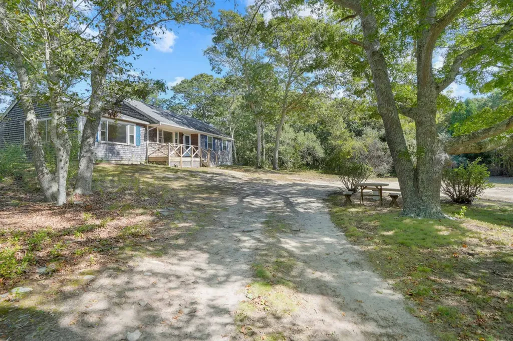 6 Sachem Way Oak Bluffs MA 02557