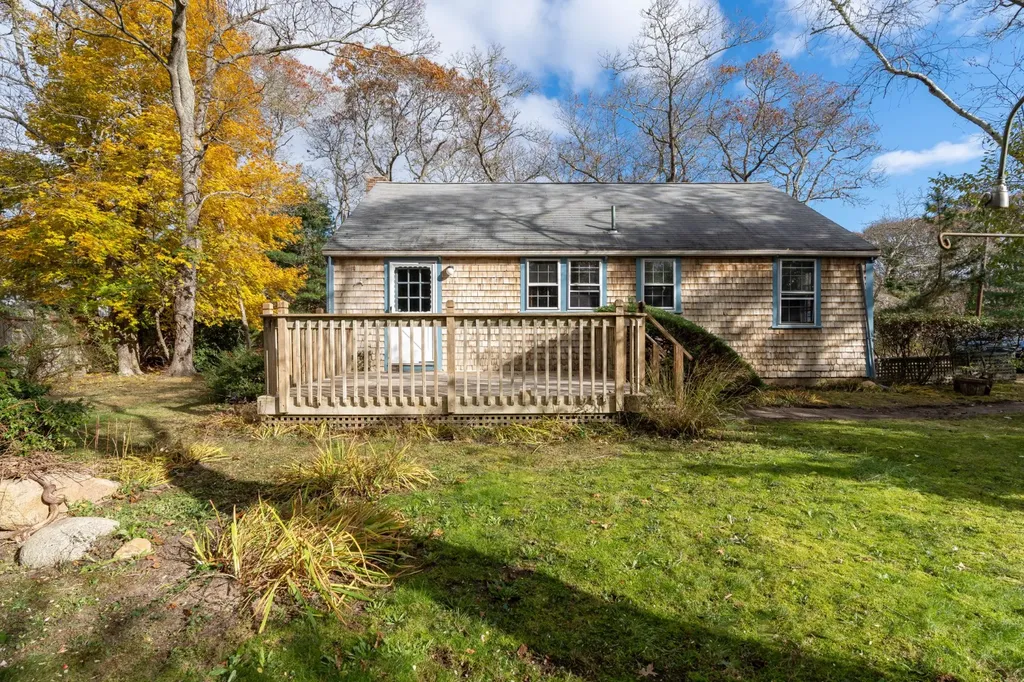 7 Elm Street Vineyard Haven MA 02568