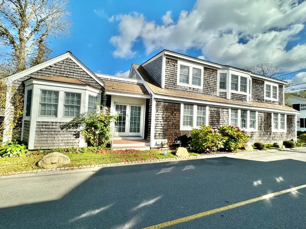 62 North Summer Street Edgartown MA 02539