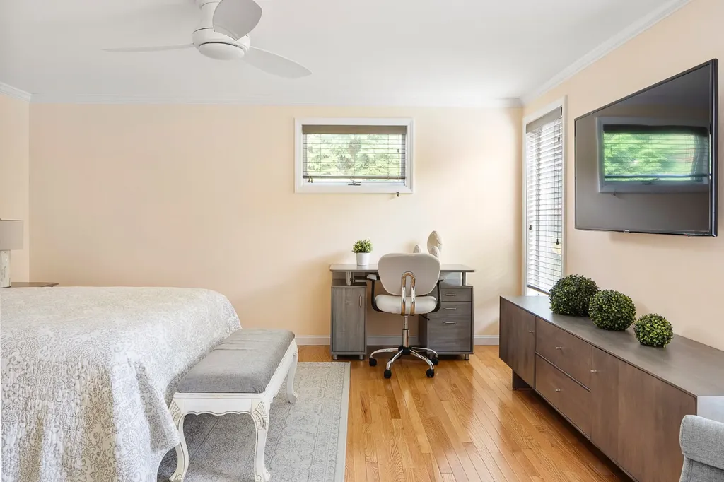 87 Schoolhouse Road Edgartown MA 02539