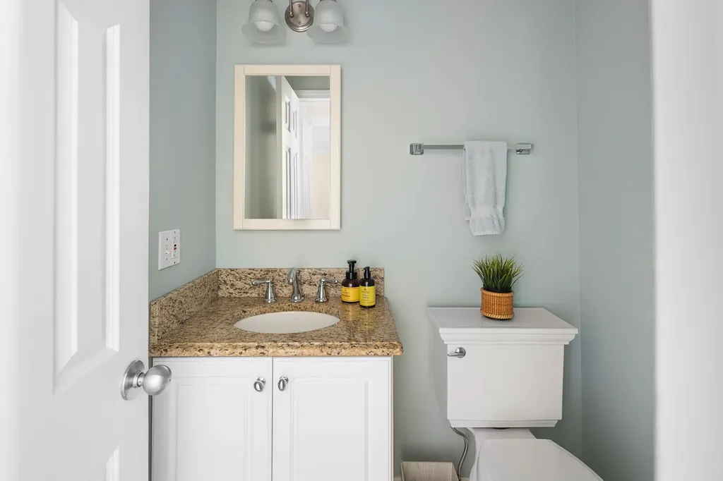 87 Schoolhouse Road Edgartown MA 02539