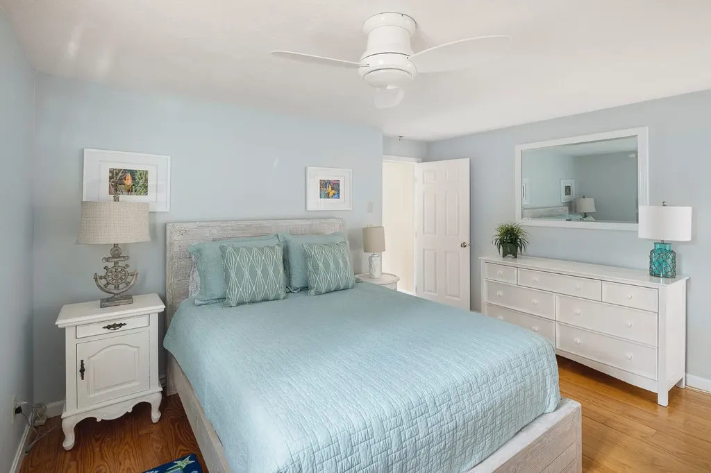 87 Schoolhouse Road Edgartown MA 02539