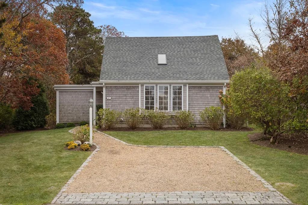 87 Schoolhouse Road Edgartown MA 02539