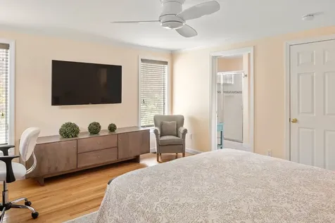 87 Schoolhouse Road Edgartown MA 02539