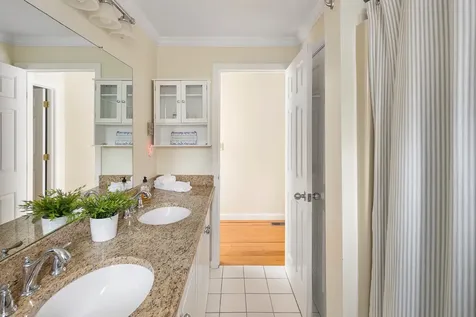 87 Schoolhouse Road Edgartown MA 02539