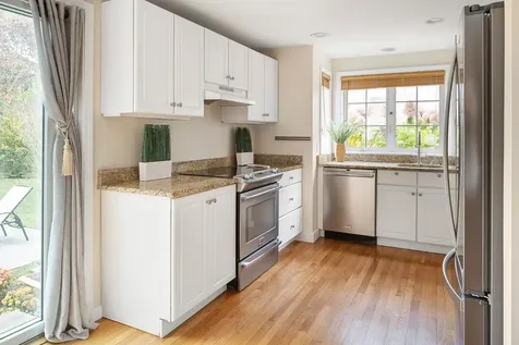 87 Schoolhouse Road Edgartown MA 02539