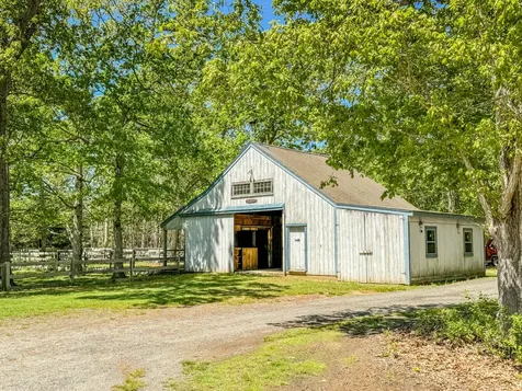 7 Parsonage Woods Road West Tisbury MA 02575