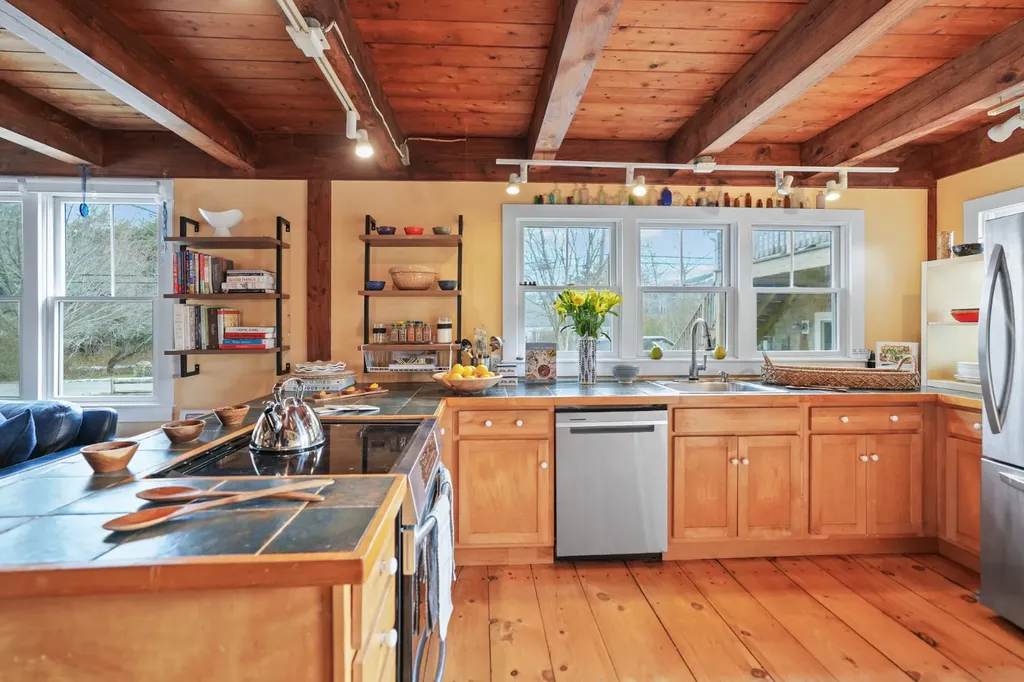 44 Plantingfield Way Edgartown MA 02539