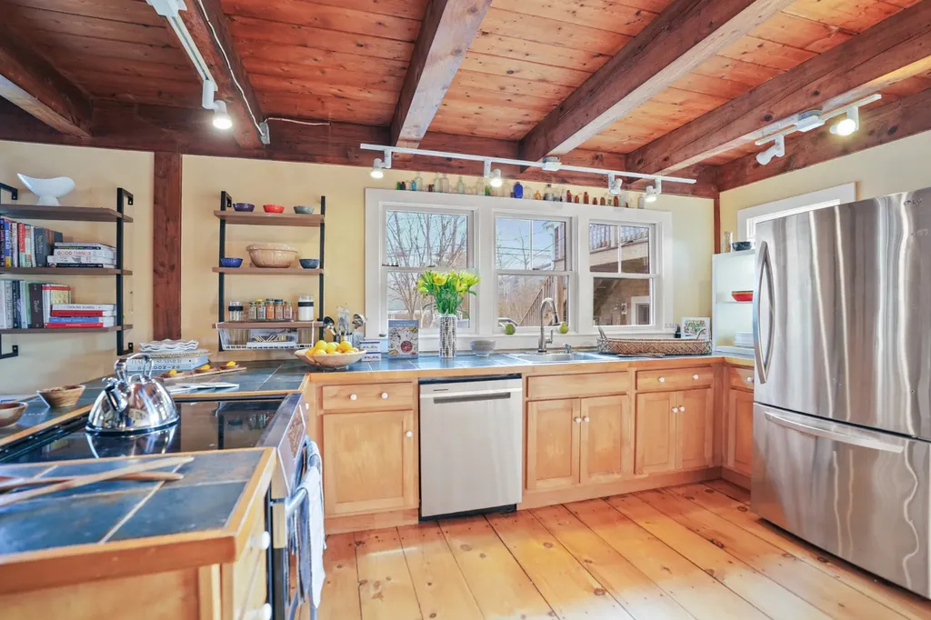 44 Plantingfield Way Edgartown MA 02539