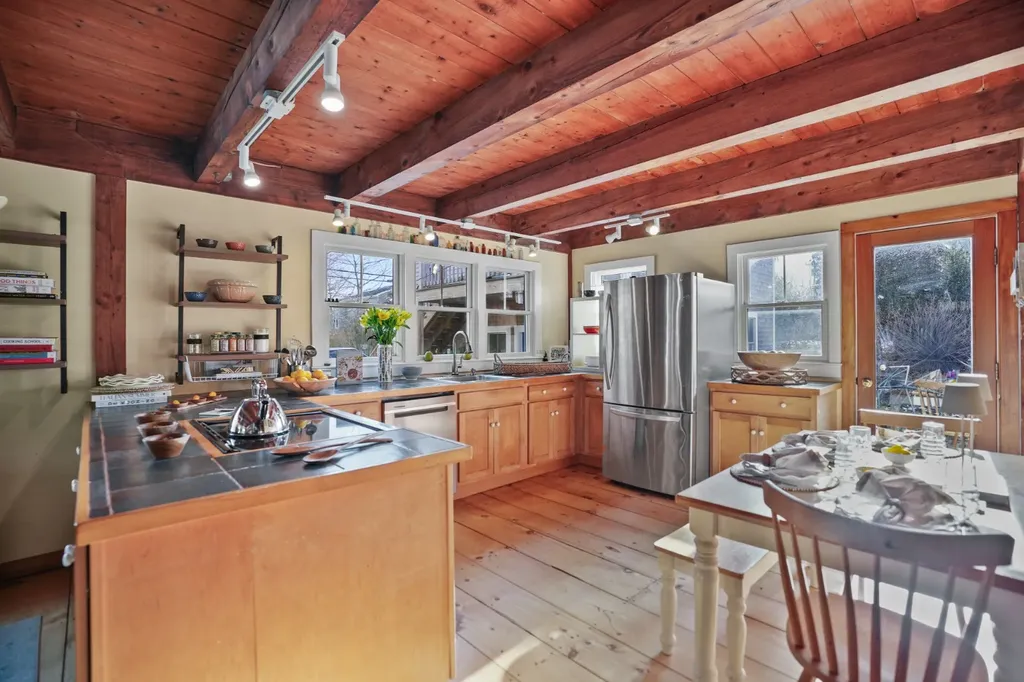 44 Plantingfield Way Edgartown MA 02539