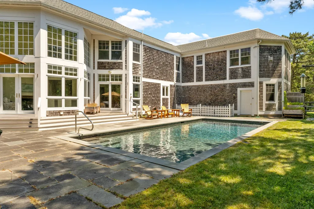 18 South Pond Road West Tisbury MA 02575