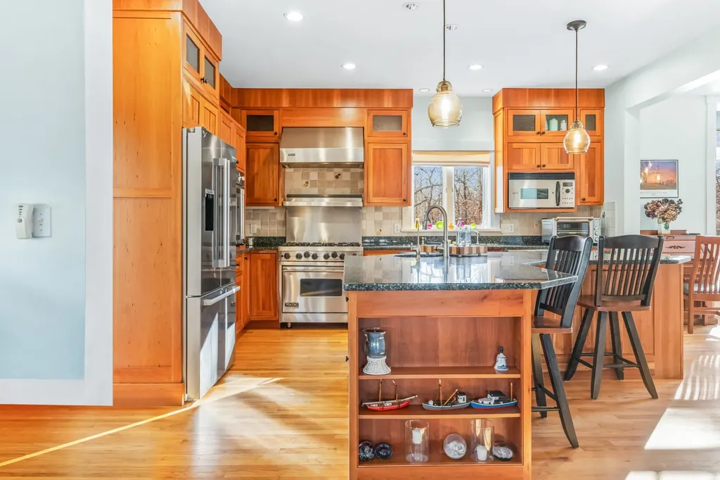 18 South Pond Road West Tisbury MA 02575