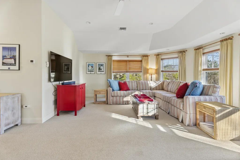 18 South Pond Road West Tisbury MA 02575