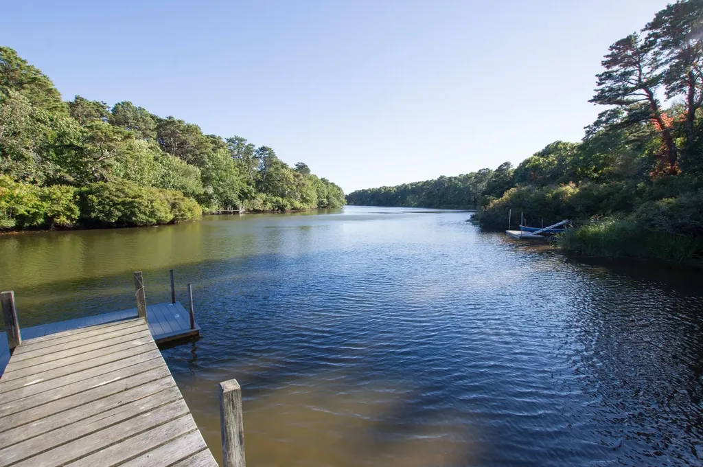 18 South Pond Road West Tisbury MA 02575