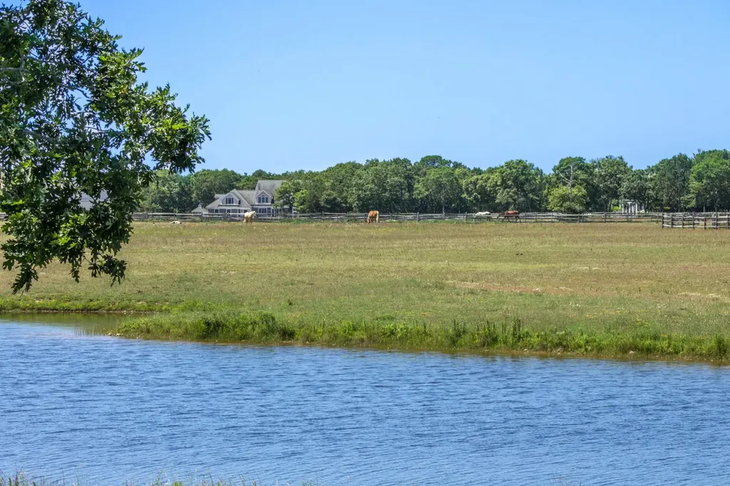 18 South Pond Road West Tisbury MA 02575