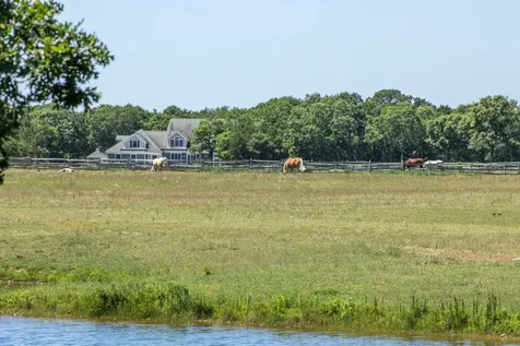 18 South Pond Road West Tisbury MA 02575