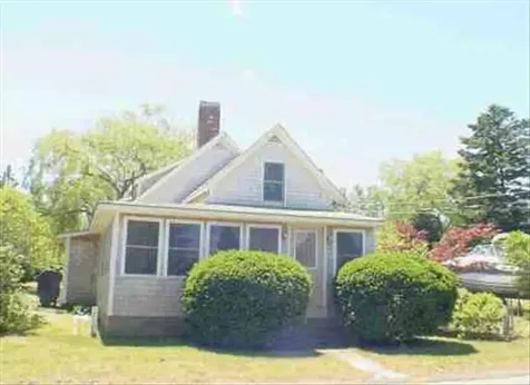 28 Vineyard Avenue Oak Bluffs MA 02557