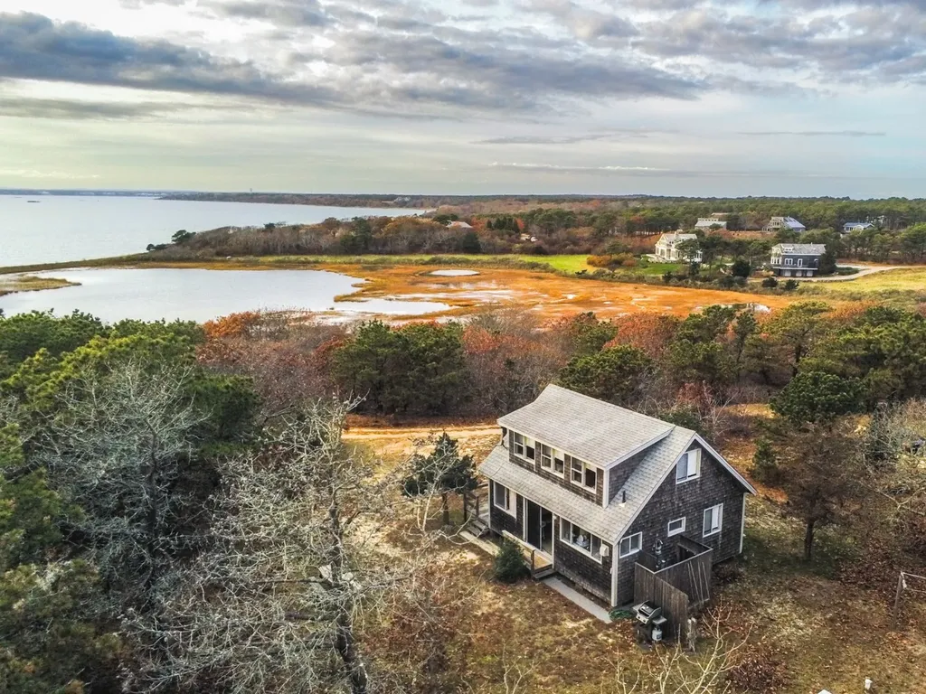 85 Bay View Avenue Edgartown MA 02539