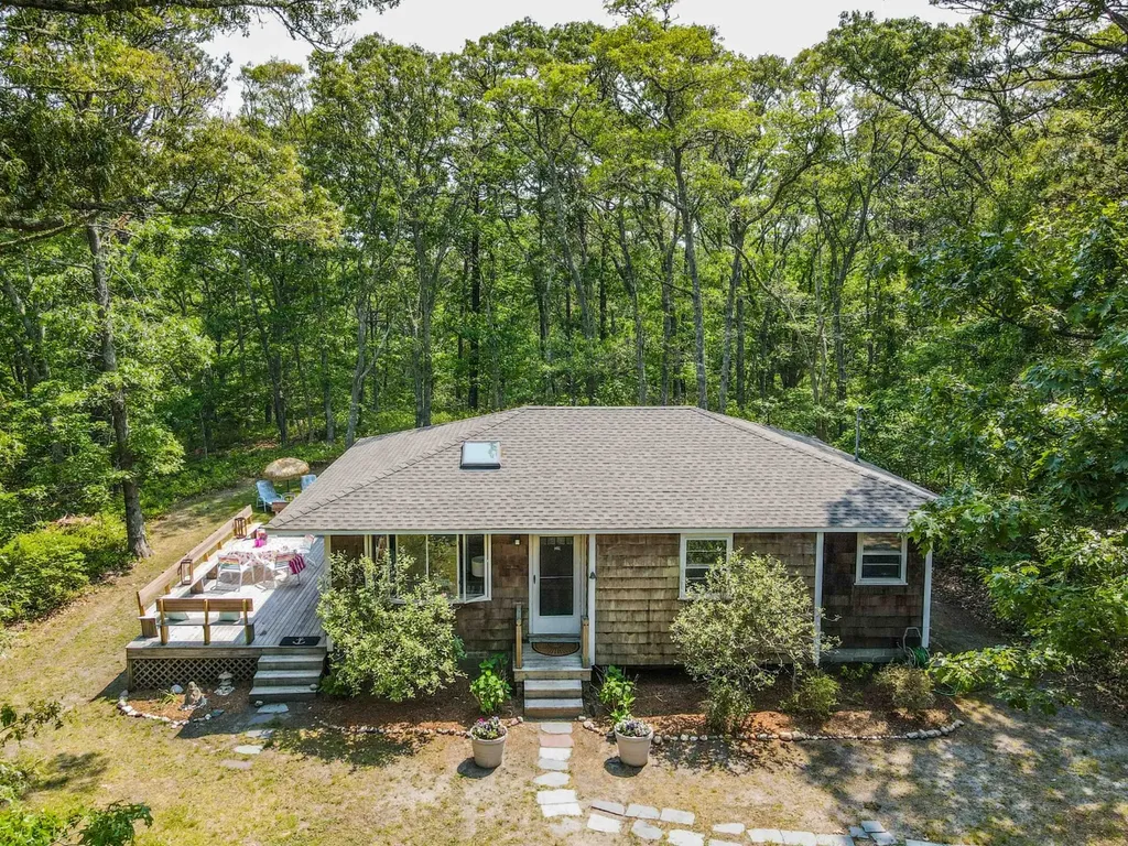 19 Speed Andrews Way Vineyard Haven MA 02568