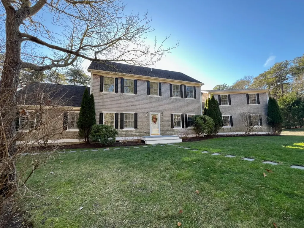 32 Harthaven Road Oak Bluffs MA 02557