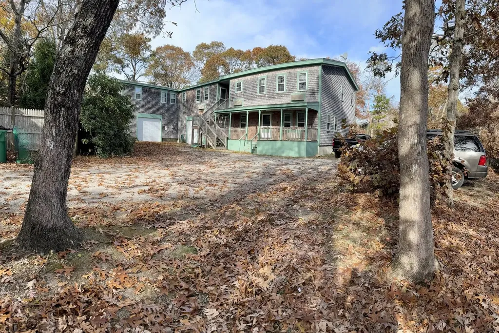 21 Hudson Avenue Oak Bluffs MA 02557