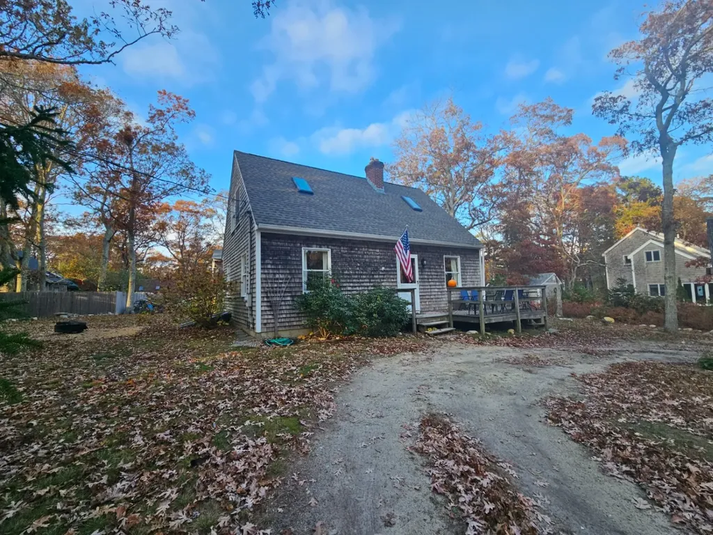 20 Leonard Circle Vineyard Haven MA 02568