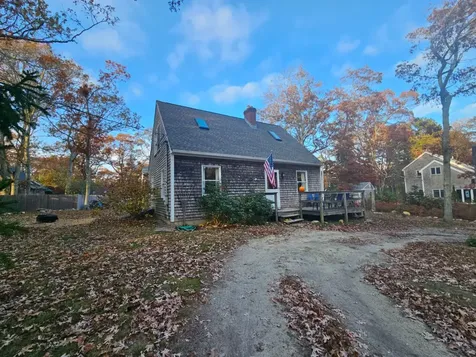 20 Leonard Circle Vineyard Haven MA 02568