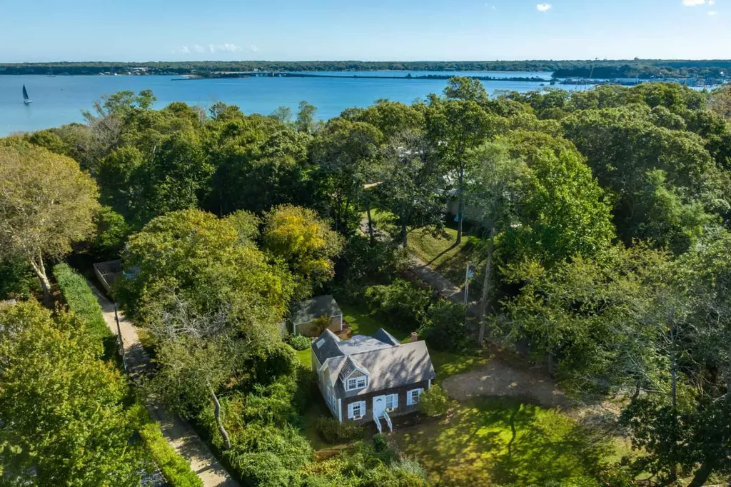 301 Main Street Vineyard Haven MA 02568