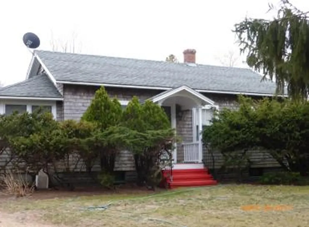 32 Vineyard Avenue Oak Bluffs MA 02568