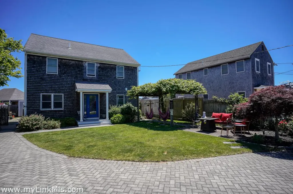 62 Lagoon Pond Road Vineyard Haven MA 02568