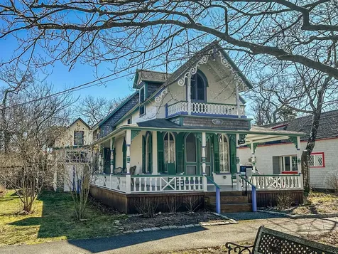 36 Clinton Avenue Oak Bluffs MA 02557