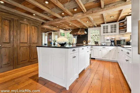 5 Stillpoint Meadows Road West Tisbury MA 02575