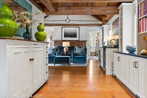 5 Stillpoint Meadows Road West Tisbury MA 02575