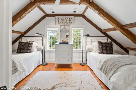 5 Stillpoint Meadows Road West Tisbury MA 02575