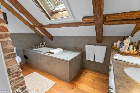 5 Stillpoint Meadows Road West Tisbury MA 02575