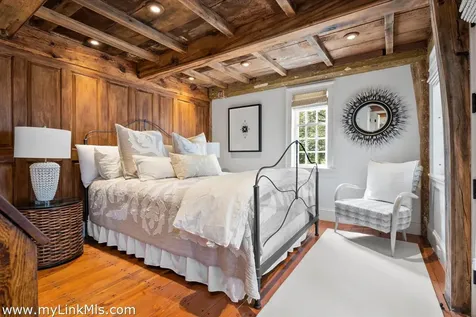 5 Stillpoint Meadows Road West Tisbury MA 02575