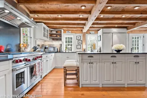 5 Stillpoint Meadows Road West Tisbury MA 02575