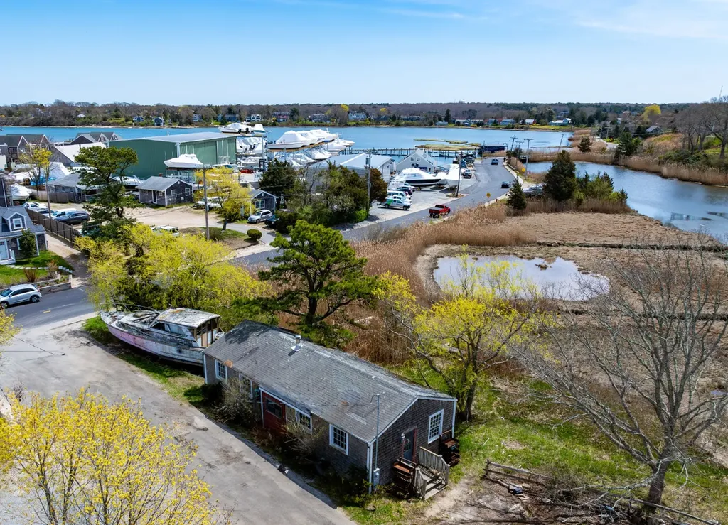 66 Lagoon Pond Road Vineyard Haven MA 02568