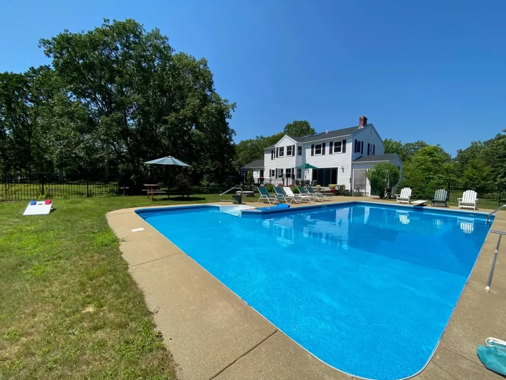 75 Skiffs Lane West Tisbury MA 02575