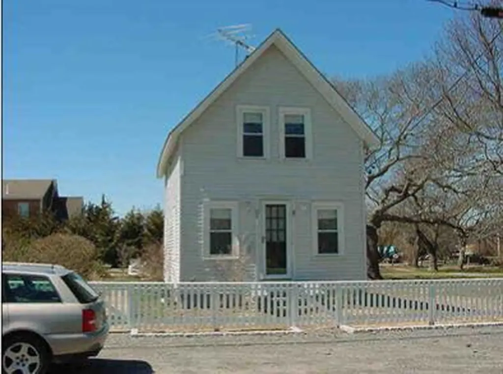 24 Shawmut Avenue Oak Bluffs MA 02557