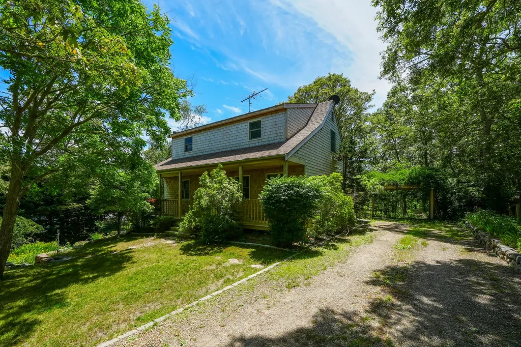 123 Manchester Avenue Oak Bluffs MA 02557