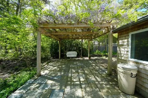 123 Manchester Avenue Oak Bluffs MA 02557