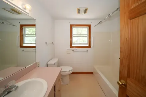 123 Manchester Avenue Oak Bluffs MA 02557