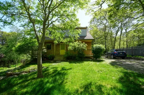 123 Manchester Avenue Oak Bluffs MA 02557