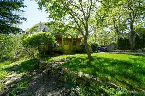 123 Manchester Avenue Oak Bluffs MA 02557