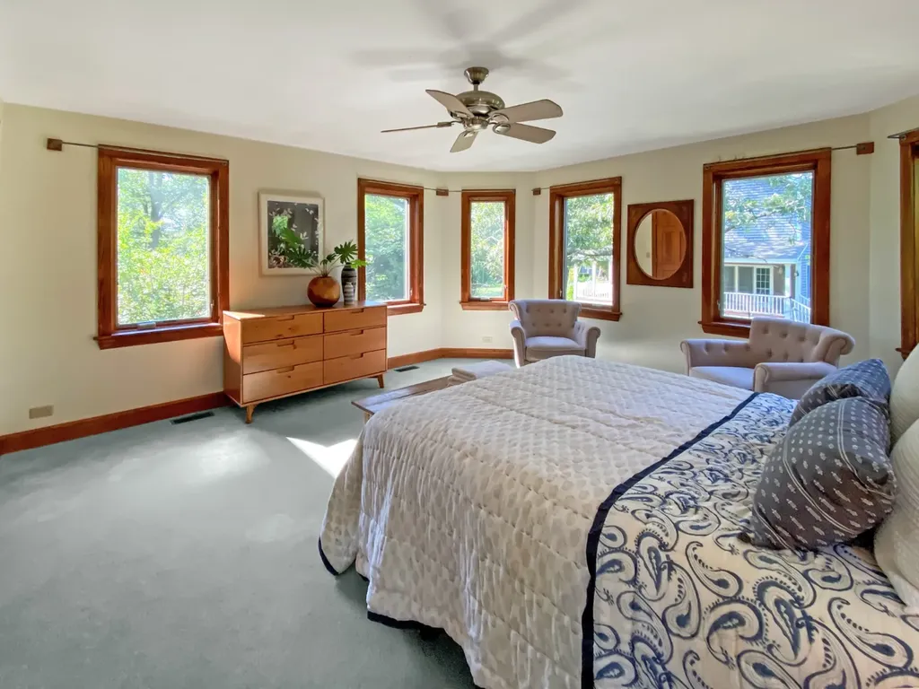 33 Clay Avenue Oak Bluffs MA 02557