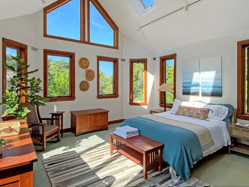 33 Clay Avenue Oak Bluffs MA 02557