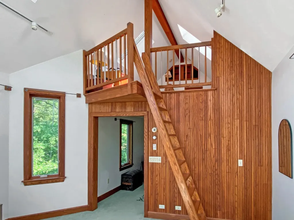 33 Clay Avenue Oak Bluffs MA 02557